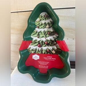 Holiday Time Green Tree Cake Pan Set - Festive Red Accent